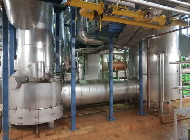 Теплообменник "газ/вода" (слева) и катализатор (справа) под теплоизоляцией