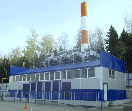 Выносные радиаторы газопоршневых установок смонтированы на крыше здания