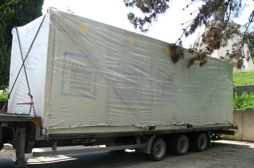 Энергоблок Capstone C1000 на платформе для перевозки контейнеров ­