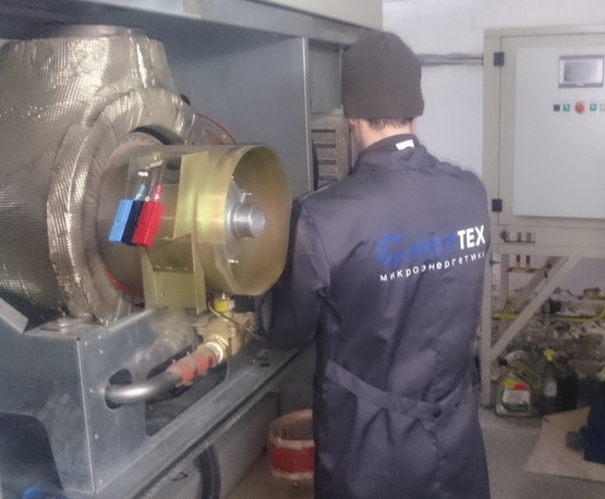 Алексей, ранее работавший в БПЦ, ремонтирует Capstone С1000 ­(январь 2017 г.)­